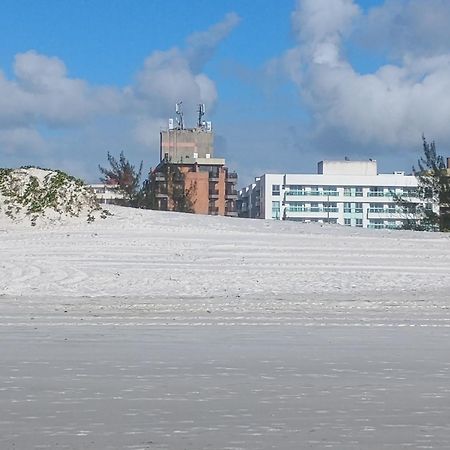 Apartamento Charmoso Em Frente A Praia Em Кабу-Фриу Экстерьер фото