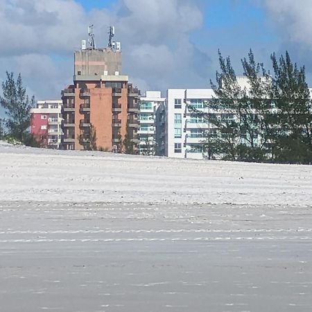 Apartamento Charmoso Em Frente A Praia Em Кабу-Фриу Экстерьер фото